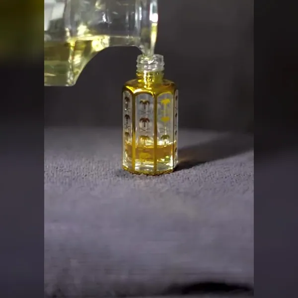 Rouge 540, Raza attar